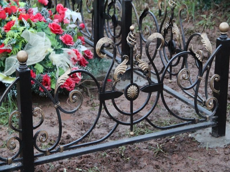 За разграбление кладбищ в Полоцке задержаны двое мужчин