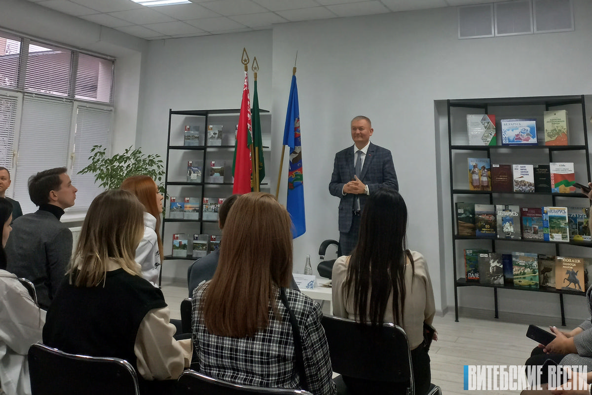 «Время твоих возможностей»: в Витебской областной библиотеке состоялась встреча с Петром Подгурским