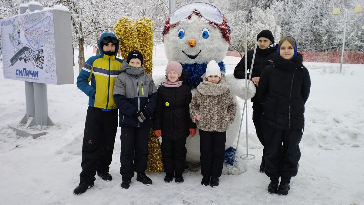 Воспитанники детского дома семейного типа из Глубокского района побывали на празднике в Республиканском горнолыжном центре «Силичи» 
