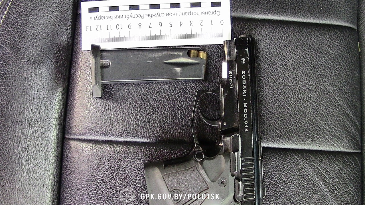 Полоцкие пограничники задержали гражданина Латвии с травматическим пистолетом