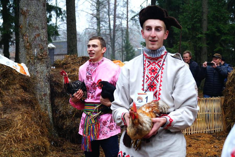 Курица-оракул и конкурс первого парня на деревне. Проводы осени устроили в Полоцком районе