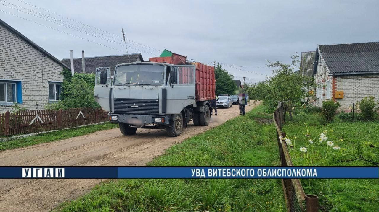 В Миорах женщина попала под колёса мусоровоза 