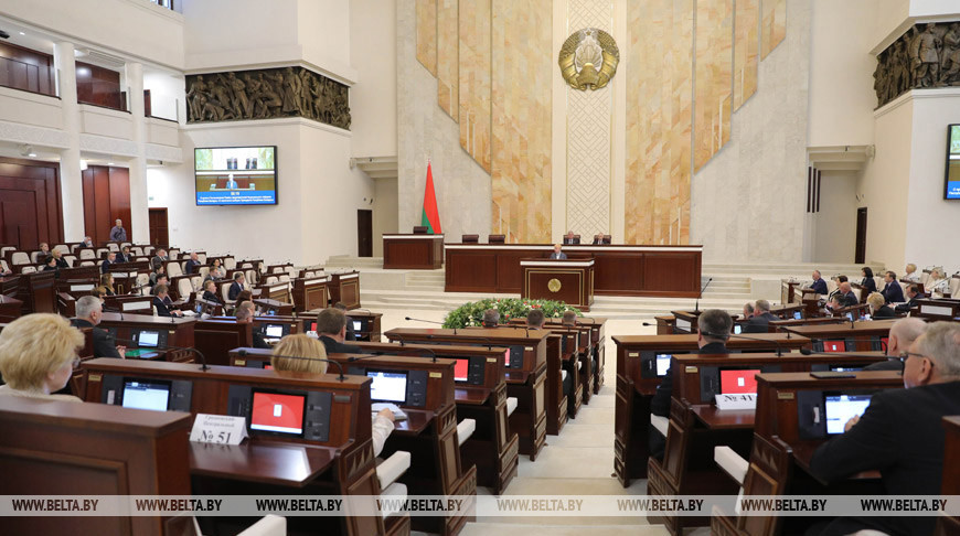 Парламент назначил президентские выборы на 9 августа
