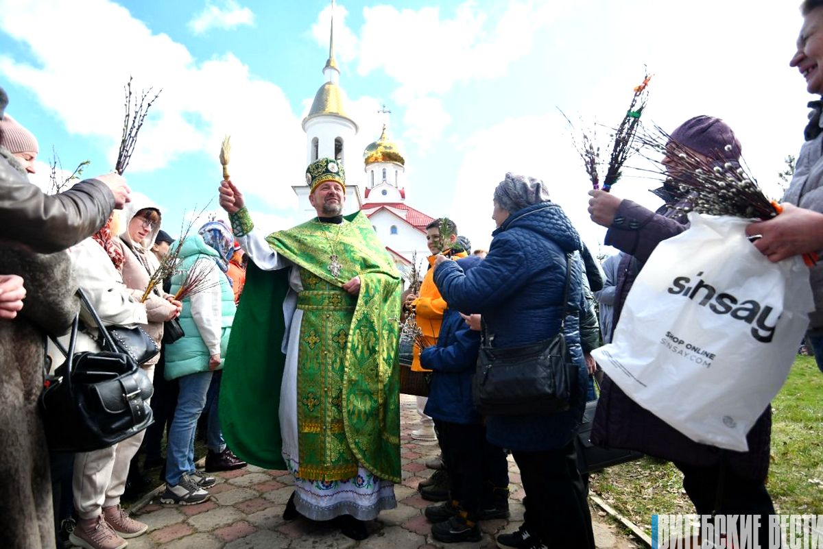 Фоторепортаж. Как православные христиане Витебска сегодня отмечают Вход Господень в Иерусалим