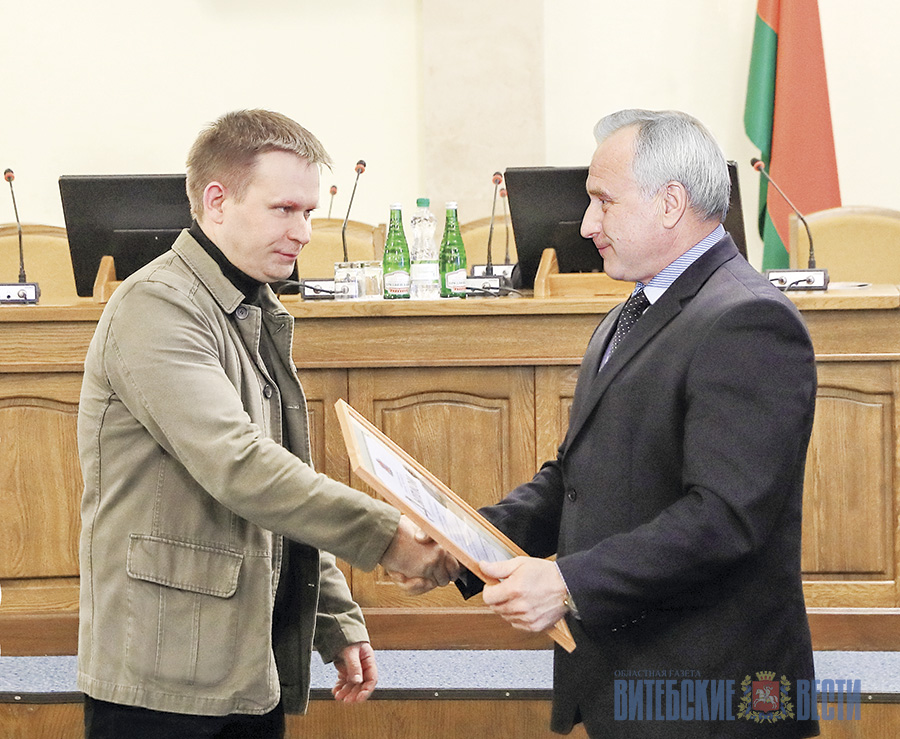 Лучшие СМИ области назвали в облисполкоме накануне профессиональных праздников  