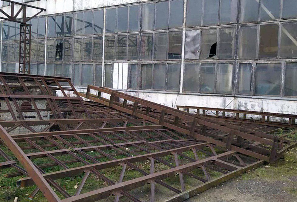 В Витебске на одном из предприятий под обрушившейся металлической конструкцией погиб рабочий