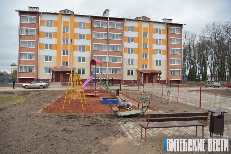 В Лиозно на улице Октябрьской заселяется новый 40-квартирный дом