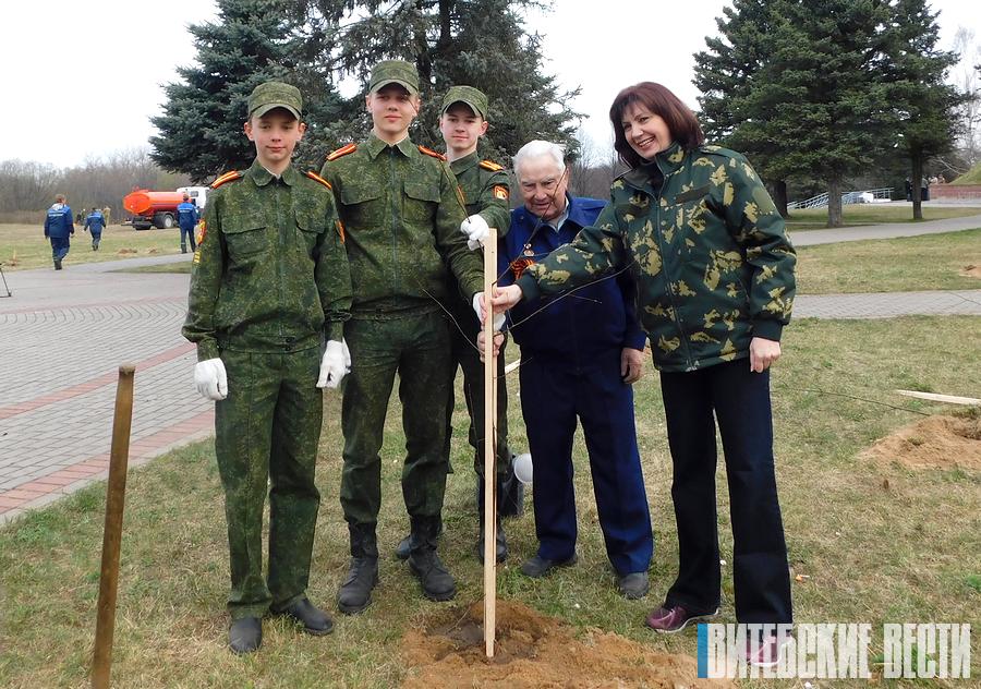 Глава Администрации Президента Наталья Кочанова приняла участие в закладке аллеи Памяти в Полоцке