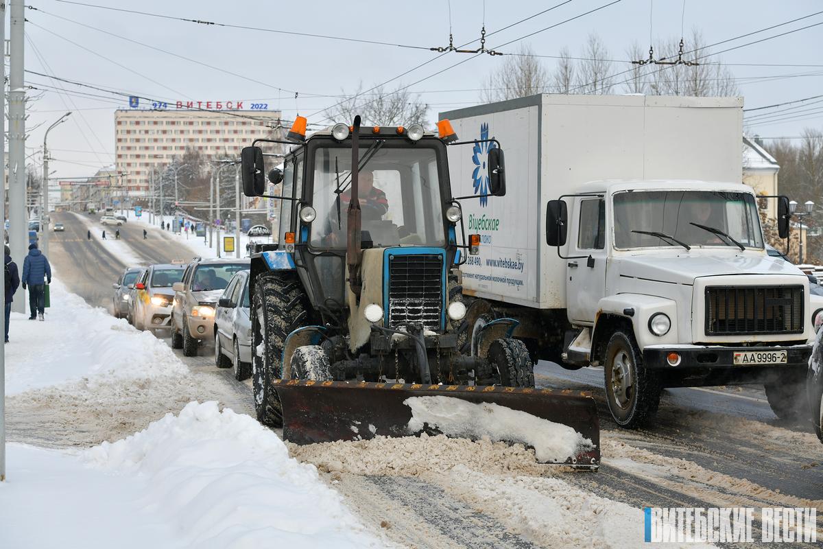 Как коммунальные службы отреагировали на ночной снегопад в Витебске?