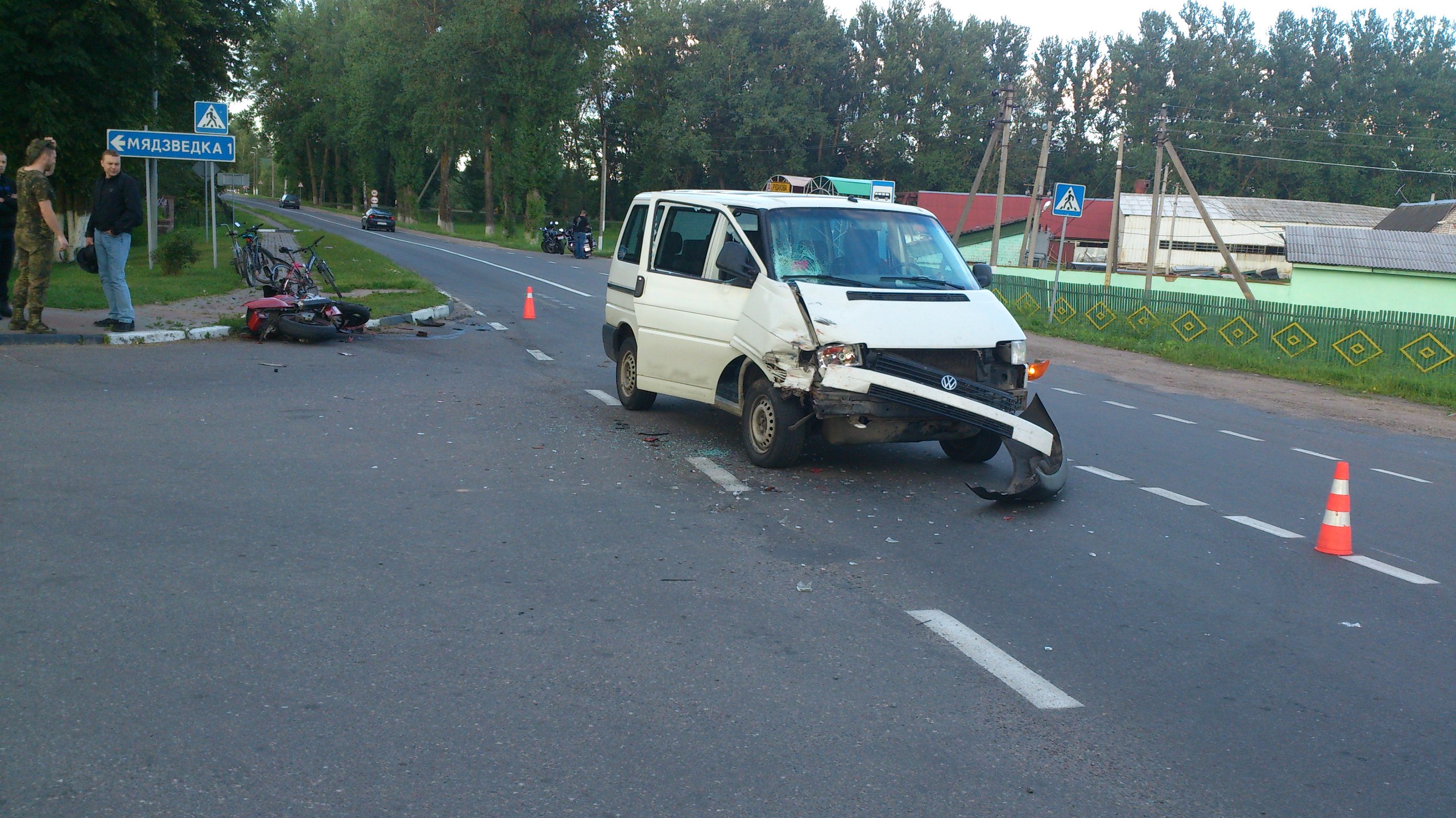 В Новке мотоциклист-нарушитель врезался в микроавтобус