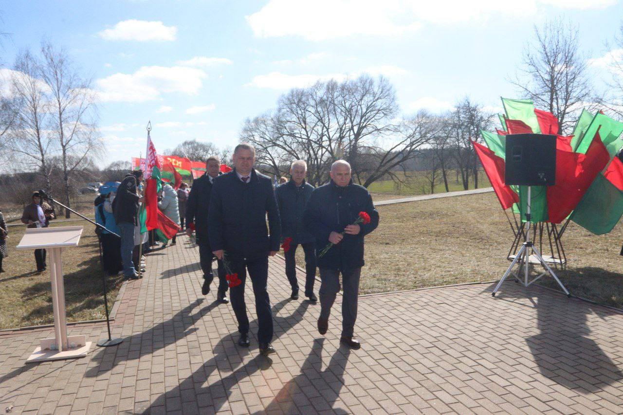 На мемориальном комплексе "Вишенки" прошел митинг-реквием, посвященный Дню памяти жертв Хатынской трагедии