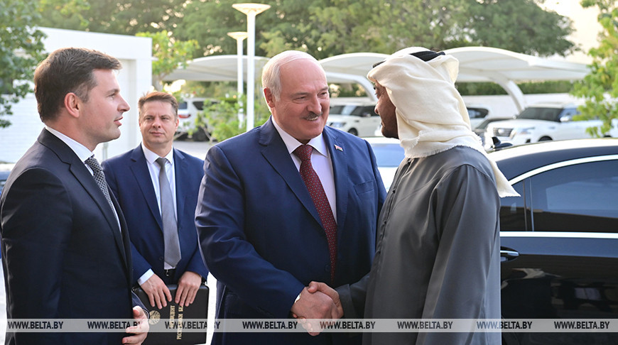 Александр Лукашенко в Абу-Даби проводит встречу с Президентом ОАЭ