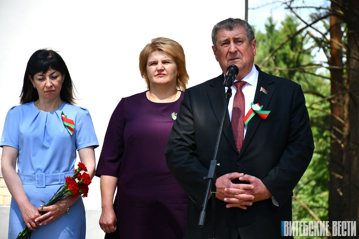 Михаил Русый во время митинга-реквиема в Городке: "Мы не имеем права забыть военного лихолетья"