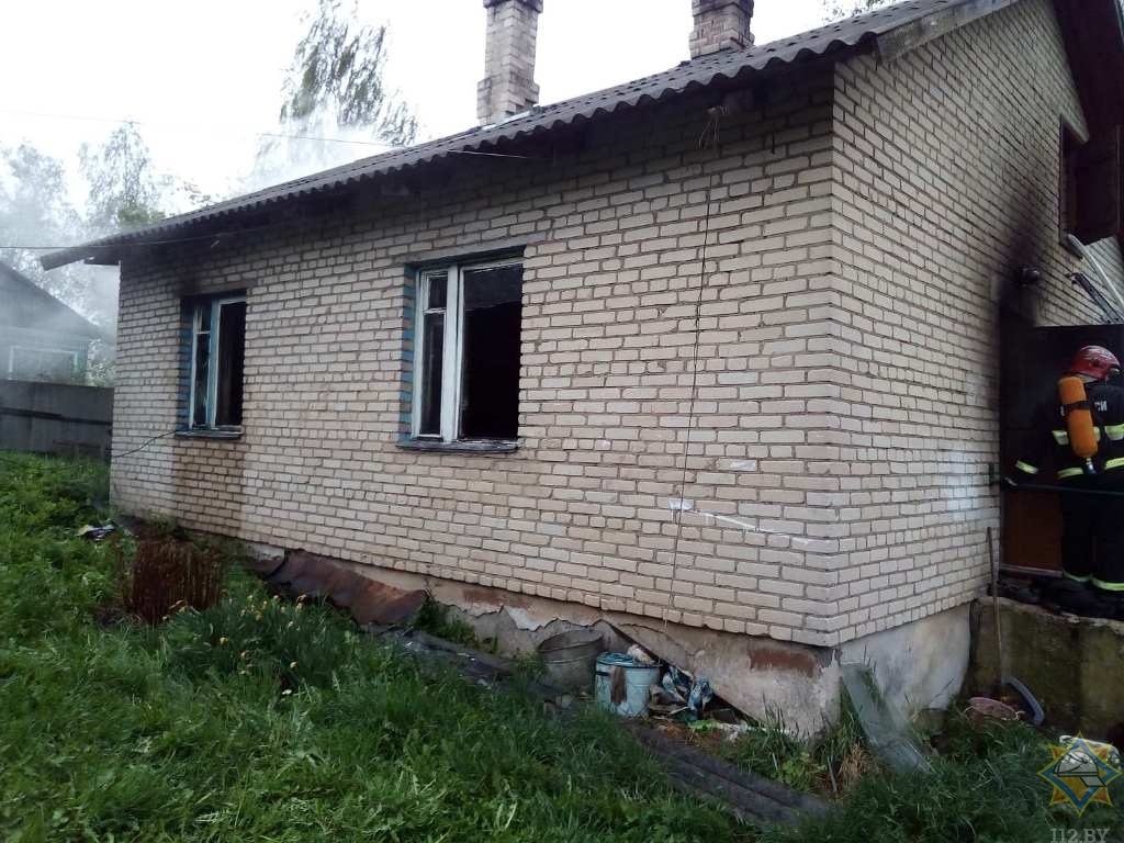 В Витебске на пожаре в частном доме погибла женщина