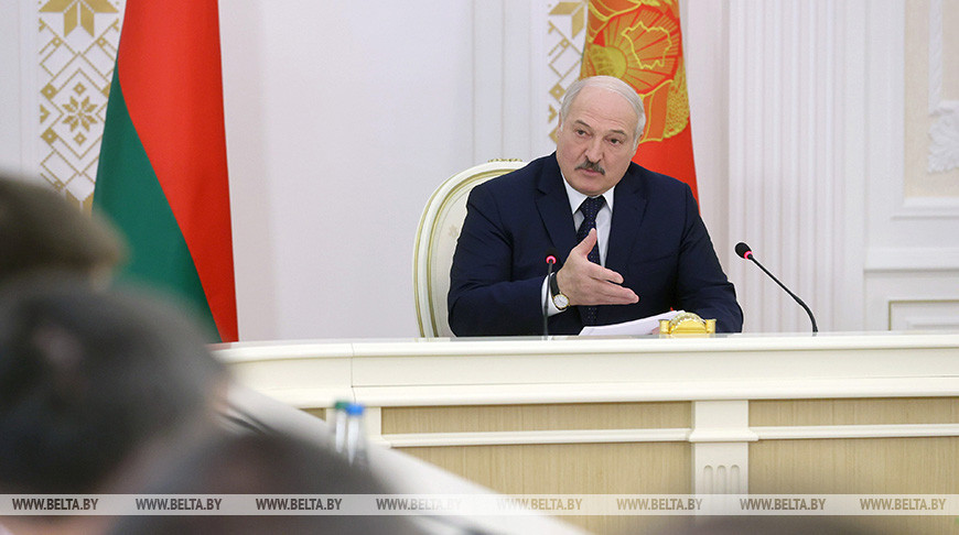Лукашенко: в течение этого года надо окончательно определиться с полномочиями ветвей власти