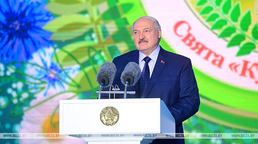 О национальном достоинстве, малой родине и рецепте мира. Речь Лукашенко в Александрии на "Купалье"