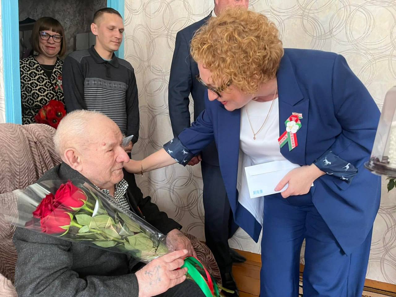  Анжелика Никитина поздравила ветеранов Великой Отечественной войны  в Верхнедвинском районе 