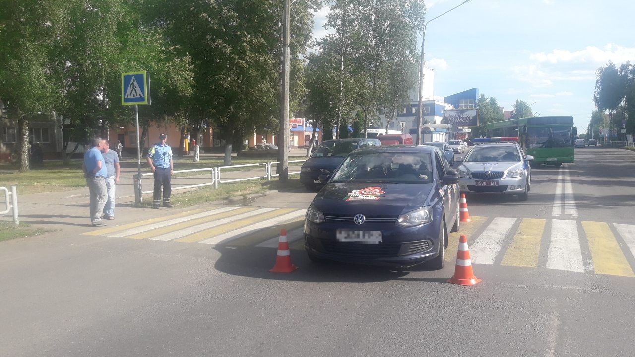 В Полоцке на переходе Volkswagen сбил женщину