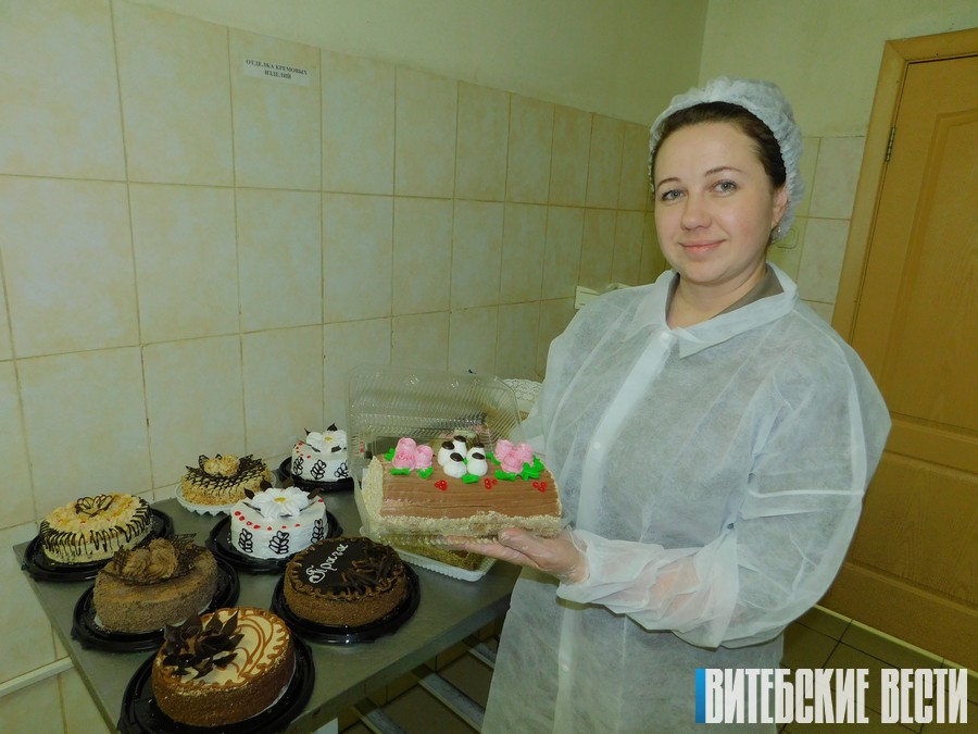 Имбирные елочки, снежинки и шарики изготовили мастерицы-кондитеры ОАО «Полоцк-торг» к Новому году и Рождеству