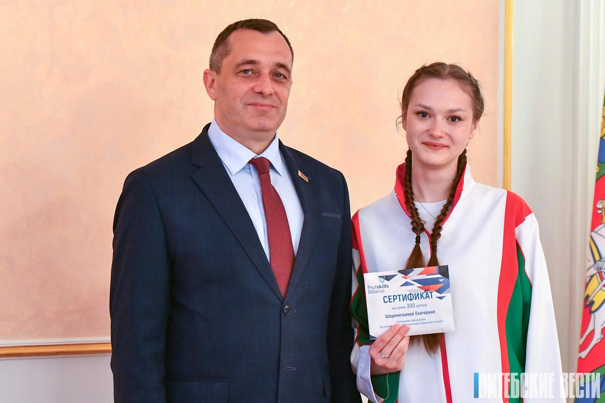 Александр Субботин вручил награды призерам и победителям  заключительного этапа ProfSkills Belarus – 2025