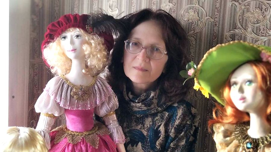 «Творю для себя и для красоты мира». Учитель рисования из Верхнедвинска создаёт диковинных кукол