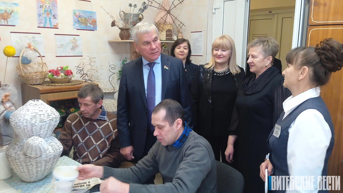 «От всей души»: Владимир Андрейченко посещает Глубокский психоневрологический дом-интернат
