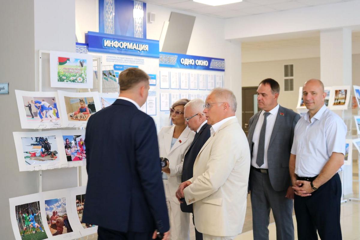 В Витебске открылась выставка работ победителей областного конкурса фотографий  "Я люблю всей душою Землю свою!"