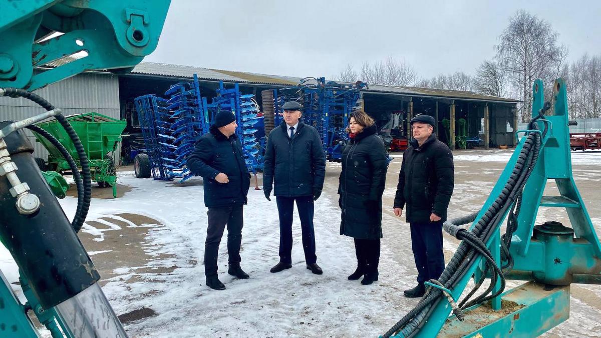 Геннадий Сабынич оценил ход подготовки сельхозтехники к весеннему севу в Бешенковичском районе