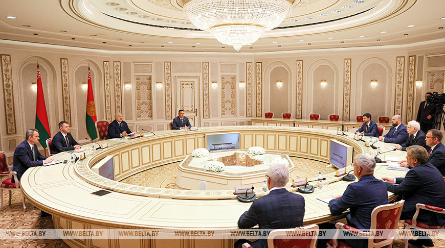 "Компетенций у нас достаточно". Губернатор Кузбасса предложил Беларуси совместно разрабатывать новые образцы техники