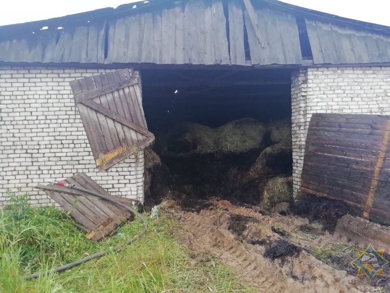 На пожаре в одном из хозяйств Бешенковичского района спасли 140 тонн сена