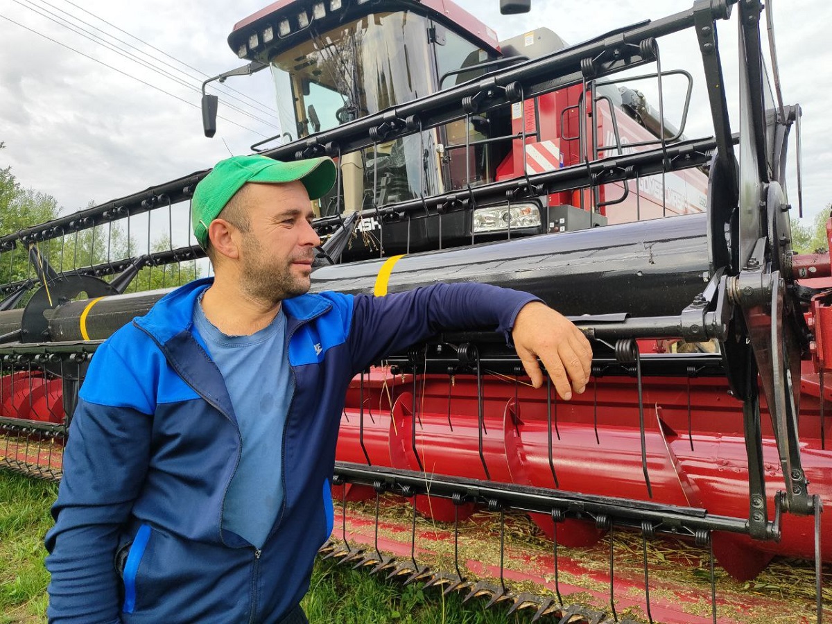 Хозяйства Бешенковичского района получили три новых зерноуборочных комбайна