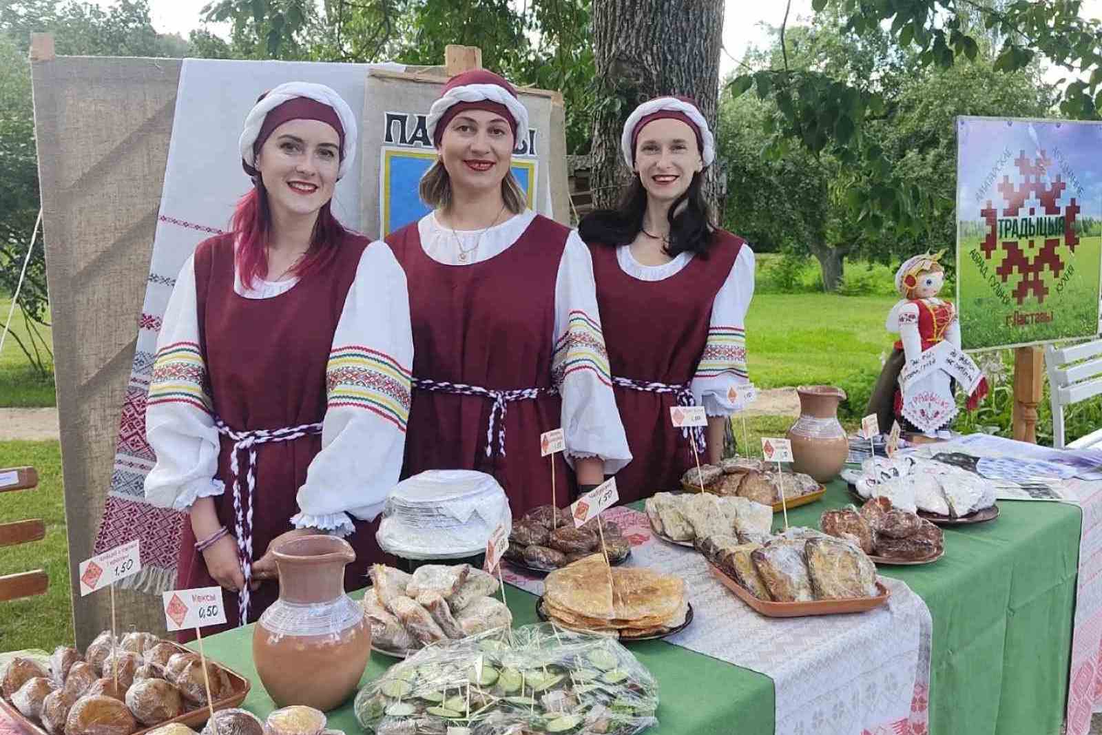 Поставский народный клуб национальной кухни, игры и обряда «Традиция» презентовал гастрономическую программу на фестивале «Дзвінскі смак»