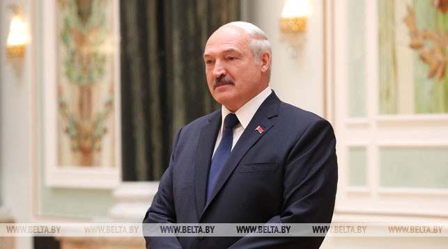 Лукашенко: успехи и достижения людей создают историю государства