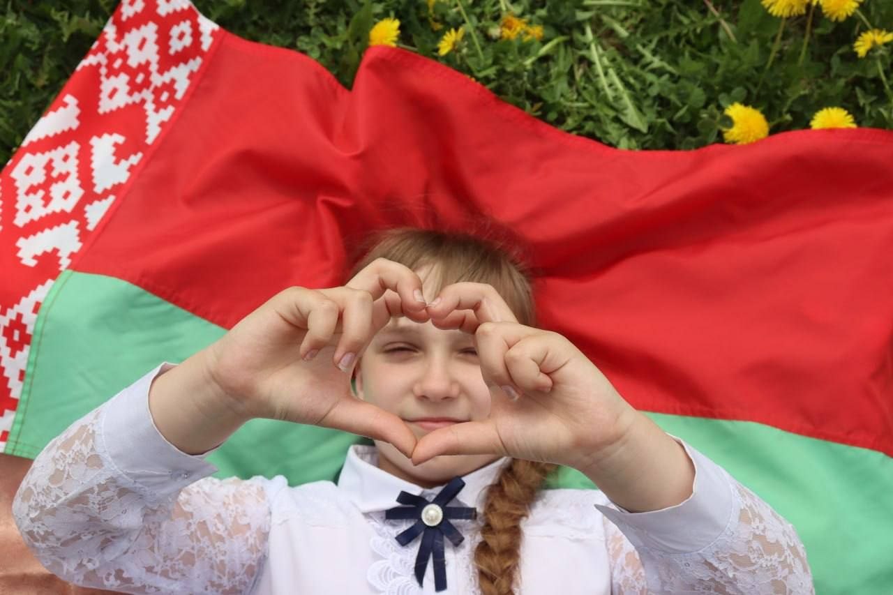Наш флаг, наш герб, наш гимн: Витебщина присоединяется к эстафете «Ганаруся роднымi сiмваламi»