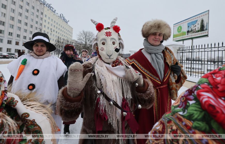 Шествие, танцы, хороводы, мастер-классы. В областном центре прошли "Віцебскія каляды, або Каляды ў Задзвінні" 