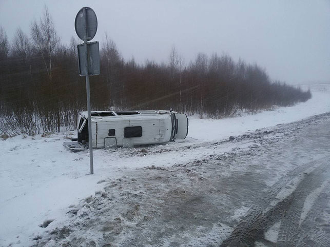 В Полоцком районе перевернулась маршрутка с 15 пассажирами