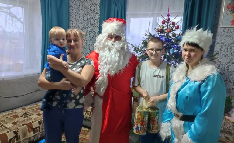 В Чашникском районе с новогодними праздниками поздравили две многодетные семьи 