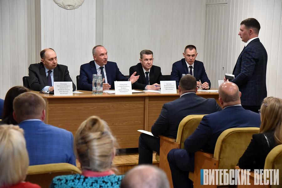 Генпрокурор Беларуси Александр Конюк встретился с работниками ОАО "Витебскмясомолпрома" 