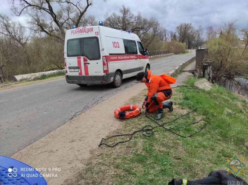 В Полоцком районе работники МЧС спасли тонувшего в реке мужчину