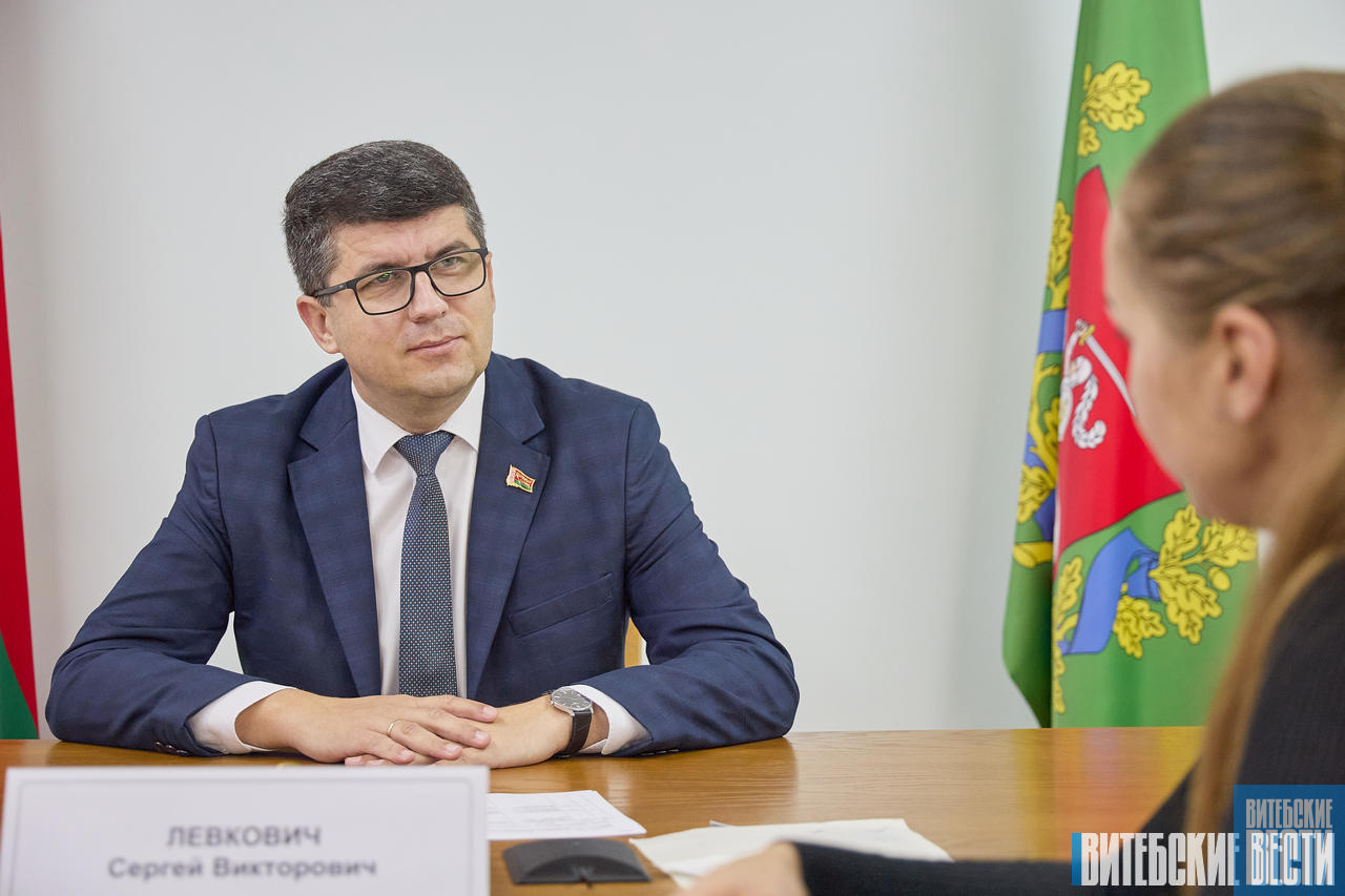 Ремонт дороги к кладбищу, приемка в эксплуатацию жилого дома, вопросы ЖКХ. Сергей Левкович провел личный прием граждан в Витебске