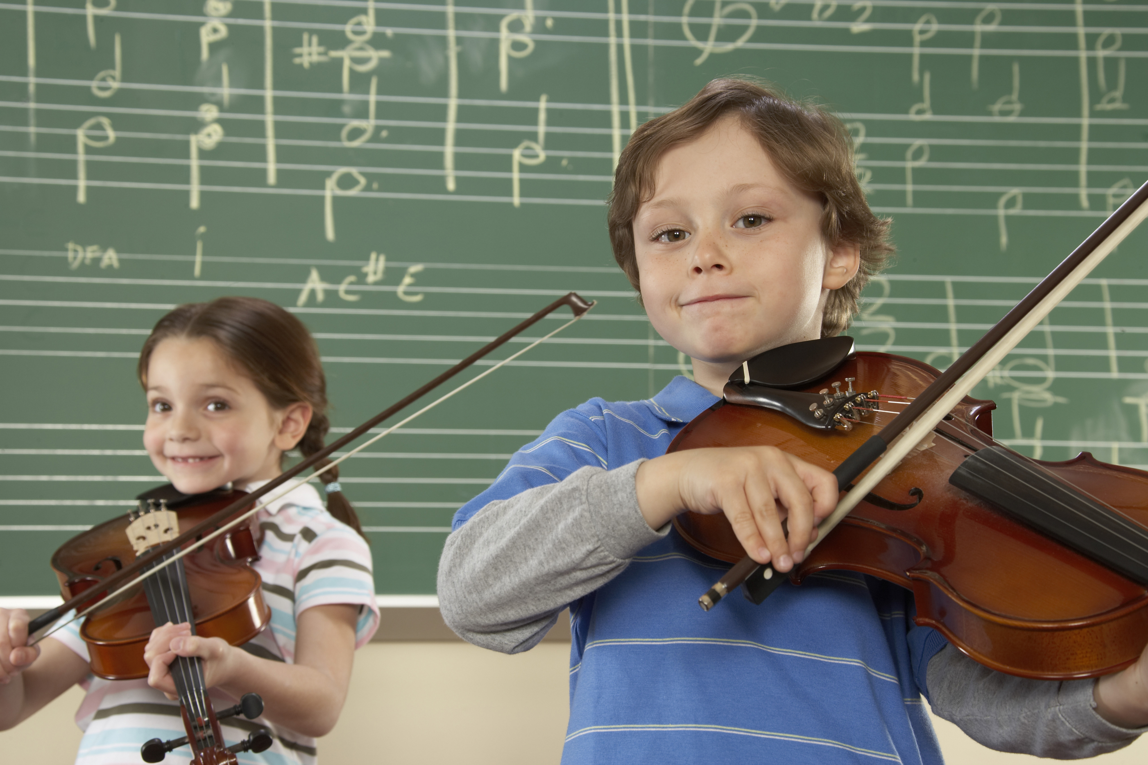 Современная музыка для детей в детском. Музыкальная школа. Ученики музыкальной школы. Дети музыканты. Дети в музыкальной школе.