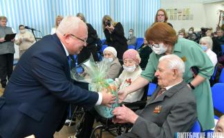 Владимир Терентьев посетил Витебский дом-интернат для престарелых и инвалидов