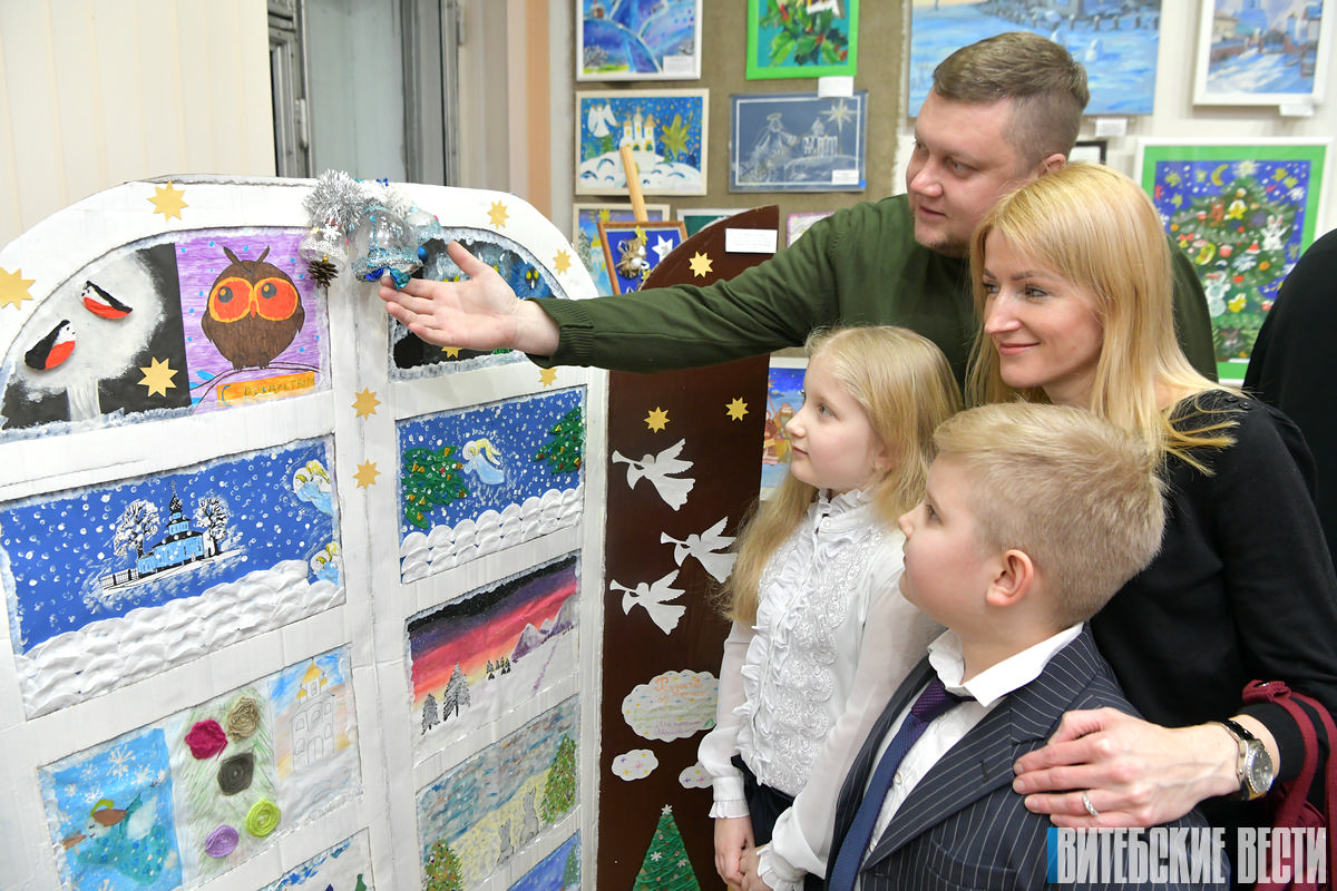 В Витебске проходит областная выставка-конкурс детского творчества «Рождественские мотивы»