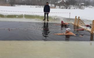 Открытый фестиваль по зимнему плаванию собрал в Полоцком районе около 40 пловцов из Беларуси и России