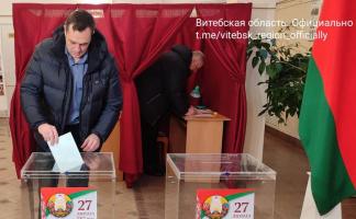 ФОТОФАКТ: Глава Витебской области Александр Субботин принял участие в голосовании на республиканском референдуме