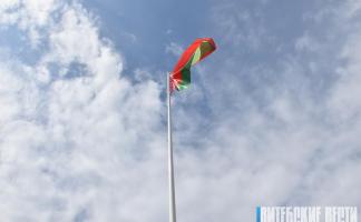 На площади ВГМУ состоялось торжественное открытие 12-метрового флагштока с государственным флагом