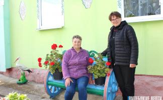 Вдохновляет своим примером: как Валентина Котик из Чашникского района благоустраивает придомовую территорию