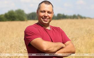 Первый тысячник на уборке зерна определился в Витебской области