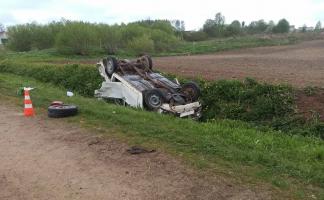 В Витебском районе пьяный мужчина угнал автомобиль и попал на нем в аварию. Пострадали два пассажира