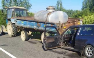 В Ушачском районе легковушка столкнулась с трактором